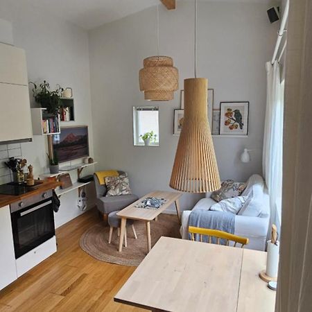 Tiny Grey House With Loft, 15 Min From City Center Göteborg Eksteriør billede